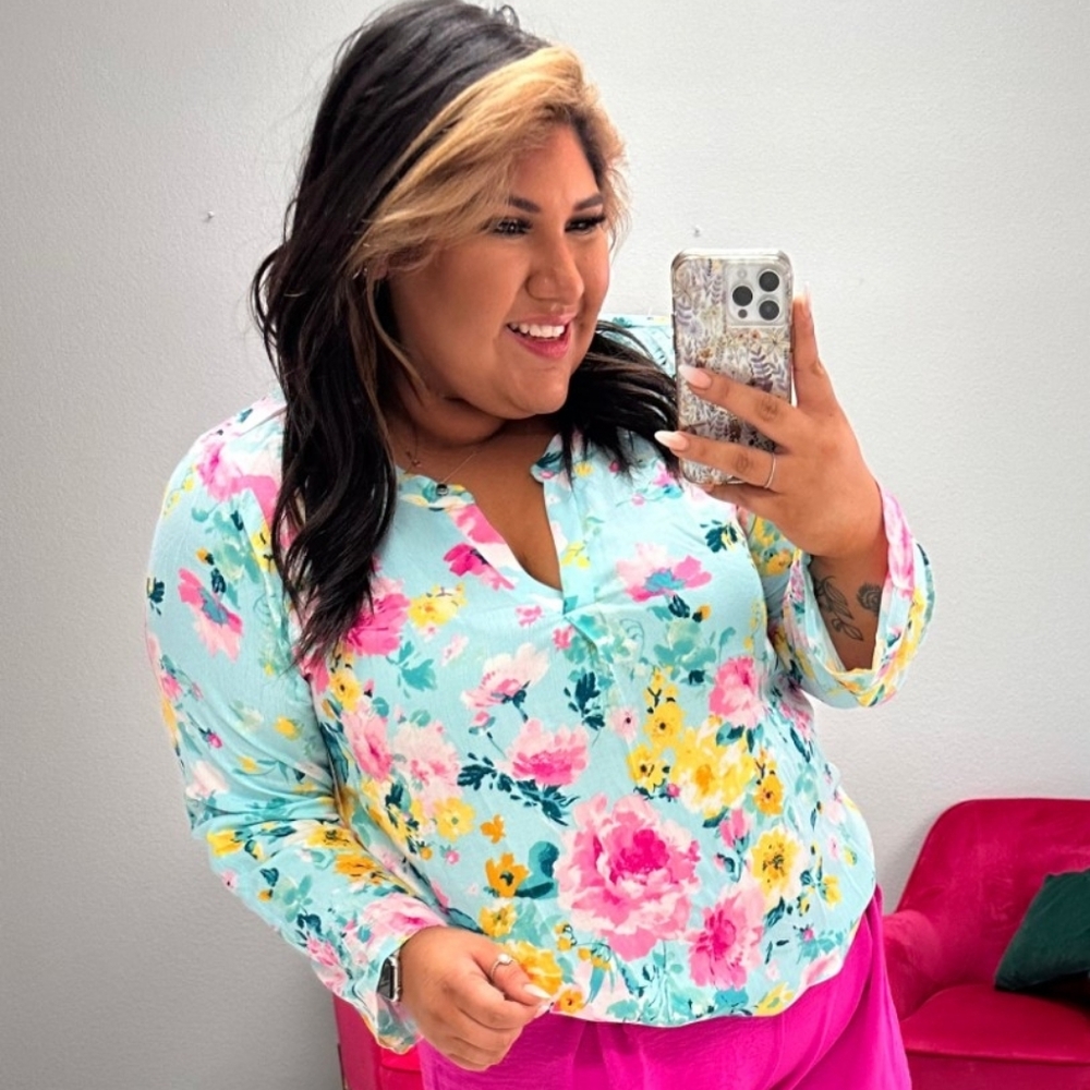 Emily Wonder NWOT Bright Floral Blouse - Picture 2 of 6